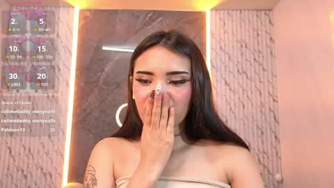 daphne_nicole_b online show from May 2026 12:59:01 AM