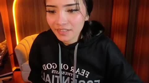 daphne_nicole_b online show from May 2026 01:16:02 PM
