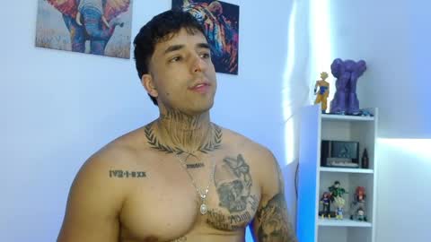 Darius Phoenix  online show from May 2026 09:12:01 PM