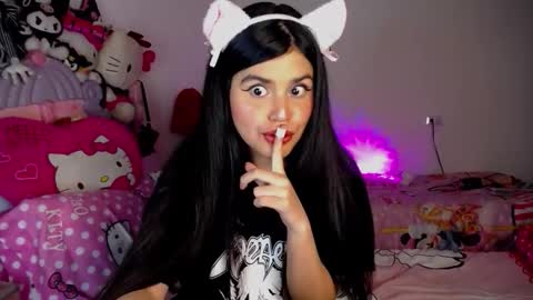 Moony online show from December 2025 01:48:02 AM