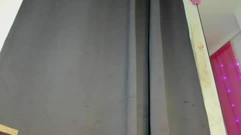 dark_flama online show from November 2025 12:52:01 PM