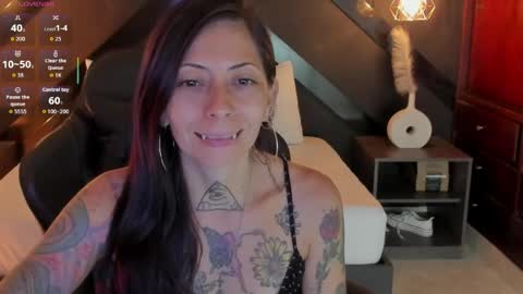 M I K A E L A online show from May 2026 07:11:02 PM