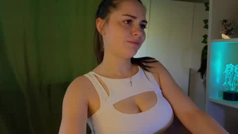 Snapshot of dark_honey_ chatting on May 2026 04:07:02 AM Nova online show from May 2026 04:07:02 AM