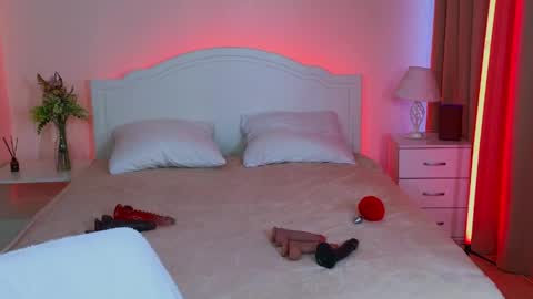 Lola online show from May 2026 01:43:02 AM