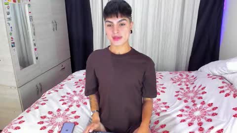 Snapshot of dark_lucky chatting on December 2025 01:03:01 AM Juanito online show from December 2025 01:03:01 AM