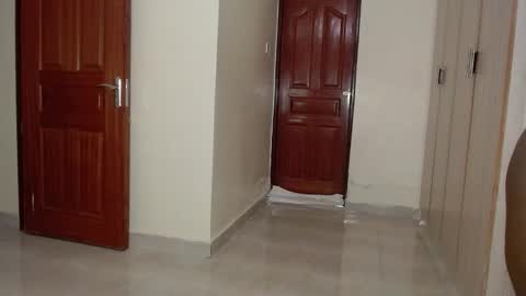 dark_qween online show from February 2026 03:43:01 AM