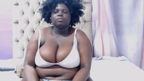 Snapshot of darkgiantmelanin chatting on June 2026 06:45:01 PM darkgiantmelanin online show from June 2026 06:45:01 PM