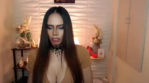 Snapshot of darksoul_mistress chatting on December 2024 01:00:01 PM HAPPY BIRTHDAY MISTRESS MADRIANA online show from December 2024 01:00:01 PM