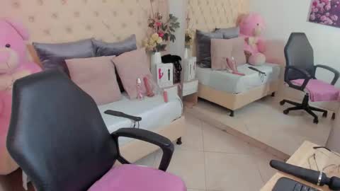 Darle Volant online show from October 2025 11:07:01 PM