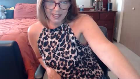Snapshot of darlingd77 chatting on July 2026 01:50:02 PM DarlingD online show from July 2026 01:50:02 PM