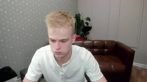 Snapshot of dattouz chatting on April 2026 08:19:01 AM Jossif online show from April 2026 08:19:01 AM