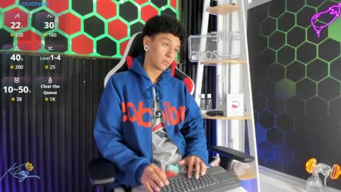 Snapshot of david_banks_ chatting on April 2026 12:28:01 PM David online show from April 2026 12:28:01 PM