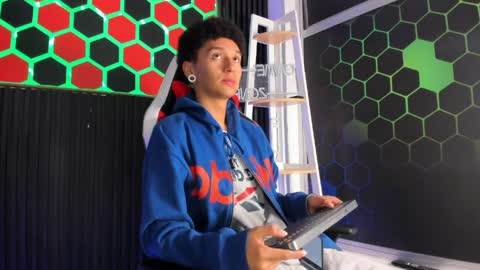 Snapshot of david_banks_ chatting on April 2026 12:27:01 PM David online show from April 2026 12:27:01 PM