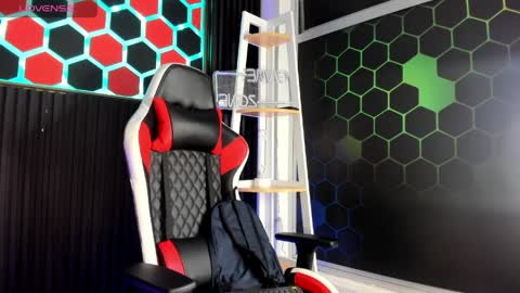 Snapshot of david_banks_ chatting on April 2026 12:27:02 PM David online show from April 2026 12:27:02 PM