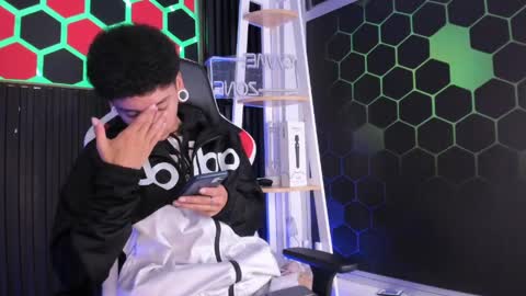 Snapshot of david_banks_ chatting on April 2026 12:32:02 PM David online show from April 2026 12:32:02 PM