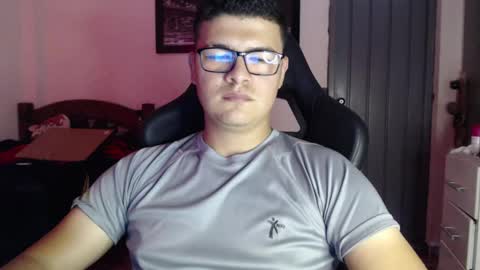 Snapshot of david_smit_ chatting on February 2025 06:43:01 PM david smit online show from February 2025 06:43:01 PM