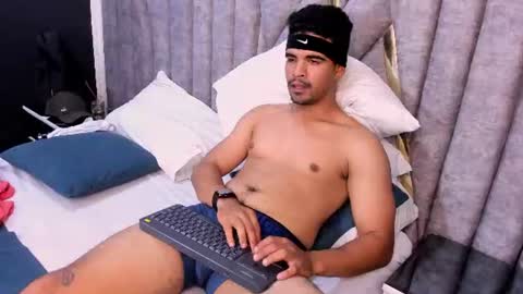 Snapshot of davidclarck_ chatting on July 2026 04:08:01 AM David online show from July 2026 04:08:01 AM