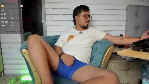 Snapshot of daviidevans chatting on November 2025 12:20:01 AM David Evans online show from November 2025 12:20:01 AM