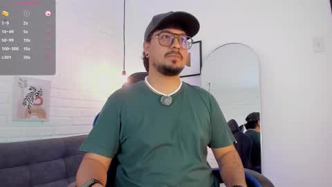 Snapshot of daviidevans chatting on December 2025 04:41:04 AM David Evans online show from December 2025 04:41:04 AM