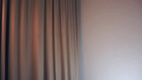 Louise online show from April 2026 10:33:01 PM