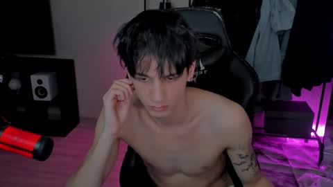 davis online show from February 2025 10:01:01 PM