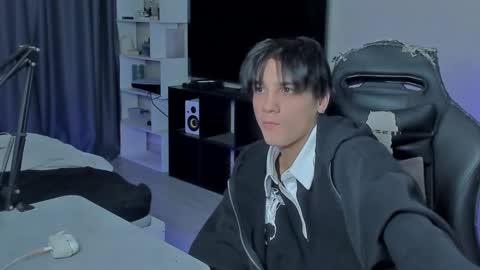 davis online show from October 2025 12:30:02 AM