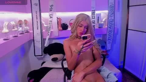 Snapshot of dayanahill2 chatting on April 2026 08:15:01 AM Dayana Hill online show from April 2026 08:15:01 AM