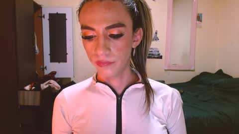 dayanna_01_ online show from June 2026 01:07:02 AM