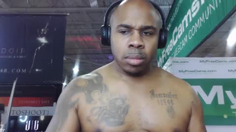 Snapshot of dcrush76 chatting on December 2024 01:24:02 AM DCrush online show from December 2024 01:24:02 AM