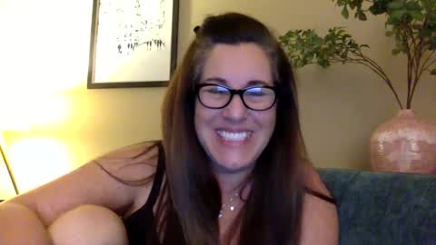 Snapshot of ddmolly chatting on January 2025 04:11:02 AM DDMolly online show from January 2025 04:11:02 AM