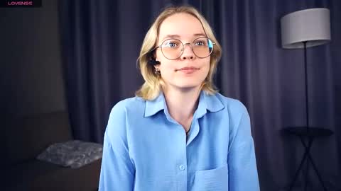 Charlie 18yo online show from September 2025 04:06:02 PM