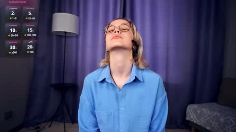 Charlie 18yo online show from September 2025 06:25:02 AM