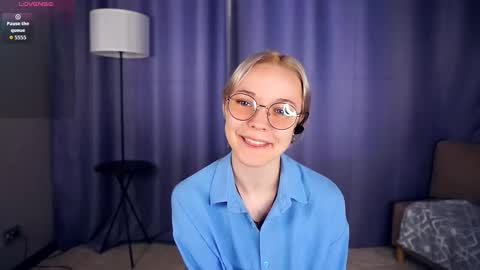 Charlie 18yo online show from September 2025 06:39:01 AM