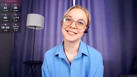 Charlie 18yo online show from September 2025 06:18:01 AM