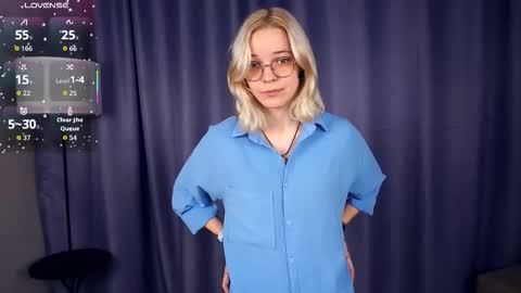 Charlie 18yo online show from October 2025 05:15:02 AM