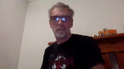 Snapshot of deanofflove2210 chatting on December 2024 07:48:01 AM deanofflove2210 online show from December 2024 07:48:01 AM