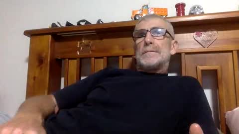 Snapshot of deanofflove2210 chatting on January 2025 01:10:02 PM deanofflove2210 online show from January 2025 01:10:02 PM