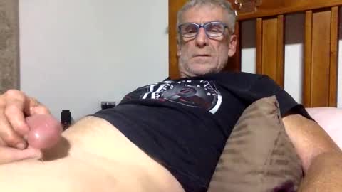 Snapshot of deanofflove2210 chatting on February 2025 03:07:01 PM deanofflove2210 online show from February 2025 03:07:01 PM
