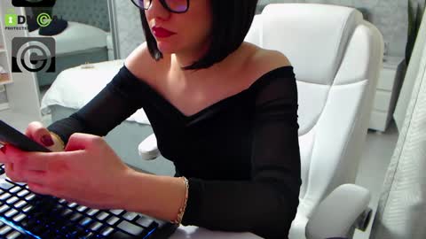 Elly online show from January 2025 09:24:02 AM