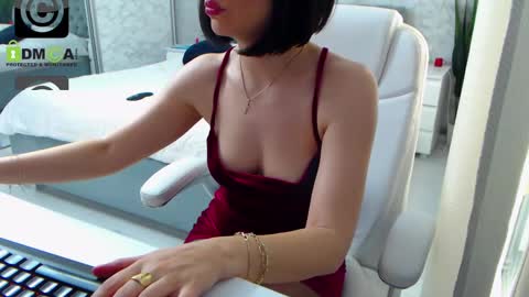 Elly online show from February 2025 10:07:01 AM