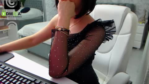 Elly online show from March 2025 01:51:01 PM