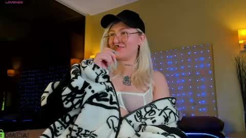 Snapshot of debbie_taylor chatting on April 2026 07:07:02 PM Debbie Mon Tue Fri Sun Sat GMT 3 1000am - 0400pm online show from April 2026 07:07:02 PM