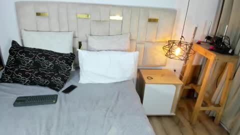 Snapshot of debora_heels_ chatting on February 2026 11:29:01 AM debora_heels_ online show from February 2026 11:29:01 AM