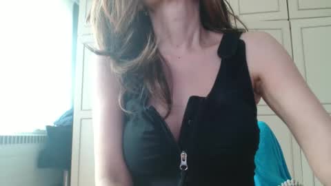 Snapshot of deessedivine chatting on April 2026 02:21:01 PM KamiDevi online show from April 2026 02:21:01 PM