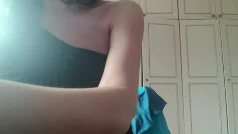 Snapshot of deessedivine chatting on May 2026 03:31:02 PM KamiDevi online show from May 2026 03:31:02 PM