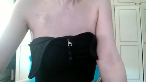 Snapshot of deessedivine chatting on May 2026 01:52:01 PM KamiDevi online show from May 2026 01:52:01 PM