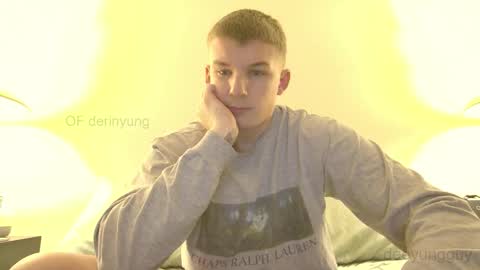 Snapshot of deeyungguy chatting on January 2026 12:21:01 PM more content and goodies online show from January 2026 12:21:01 PM