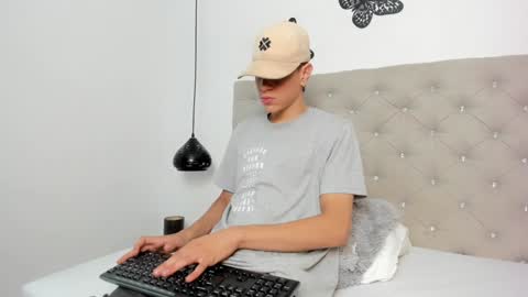 Snapshot of dei_v_48 chatting on February 2025 07:51:01 PM DEIVY online show from February 2025 07:51:01 PM