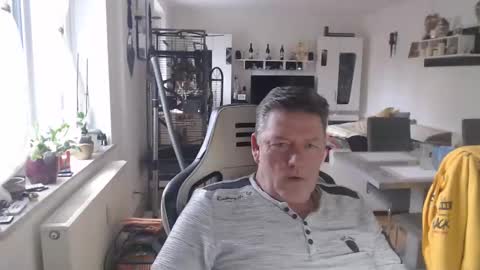 deinprinz2312 online show from February 2025 12:32:01 PM