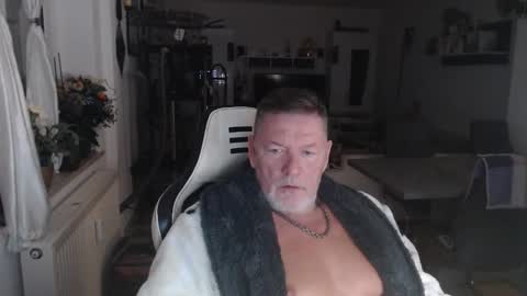 deinprinz2312 online show from October 2025 05:02:02 AM